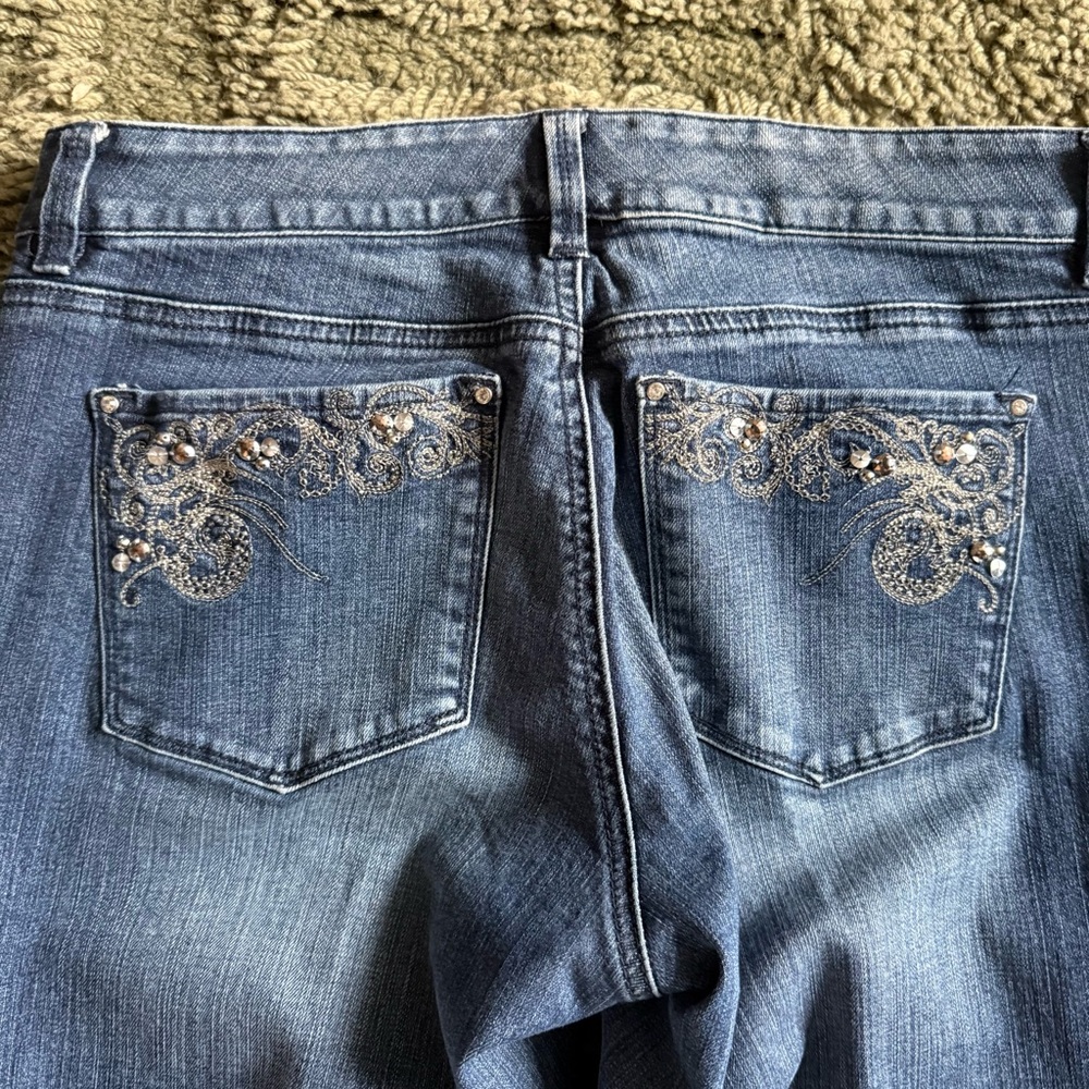 ✨ Bundle of 3 Women’s Size 6 Jeans – Glam Denim Lot ✨ - Picture 4 of 12